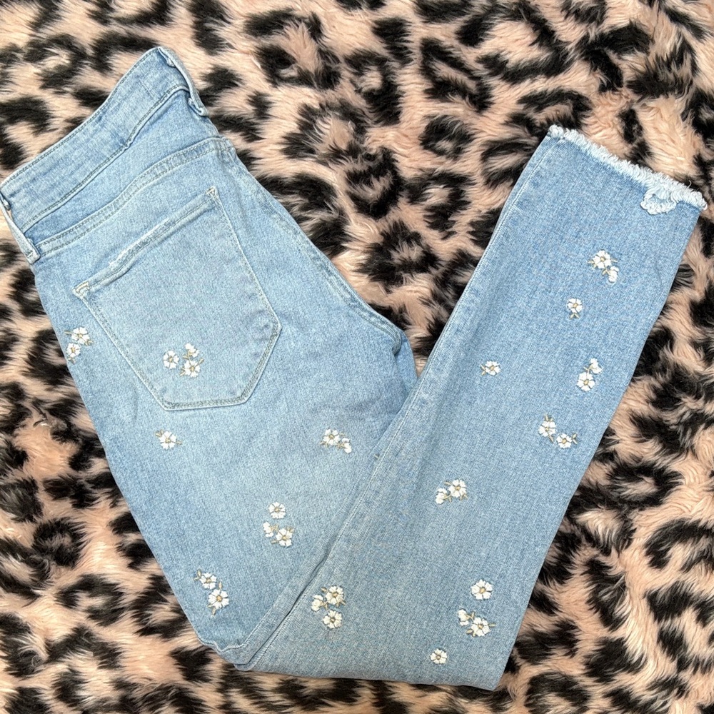 Abercrombie & Fitch Light Blue Daisy Embroidery Mid Rise Super Skinny Ankle Jean